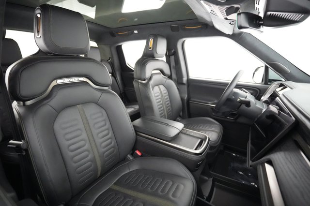 2023 Rivian R1T — photo 19 of 21