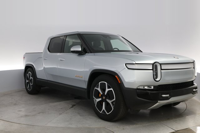 2023 Rivian R1T — photo 10 of 21