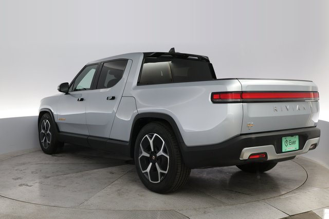 2023 Rivian R1T — photo 13 of 21