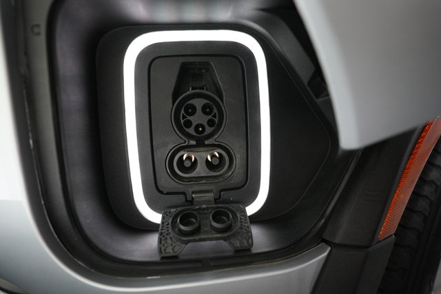 2023 Rivian R1T — photo 8 of 21