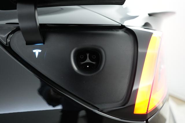 2023 Tesla Model 3 — photo 8 of 21