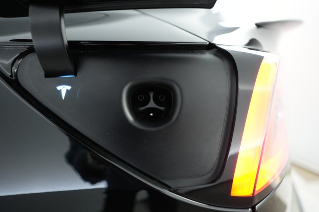 2023 Tesla Model 3 — photo 8 of 21
