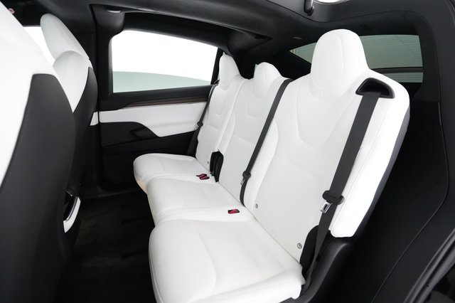 2022 Tesla Model X — photo 18 of 22