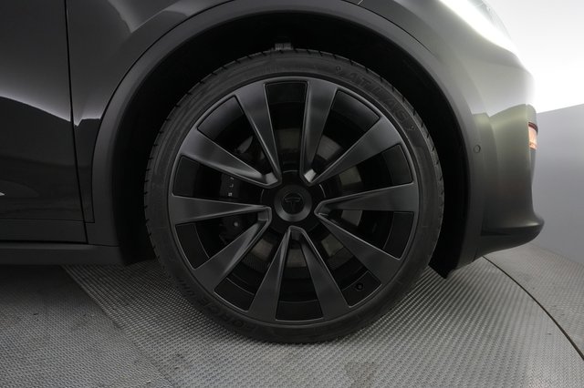 2022 Tesla Model X — photo 17 of 22