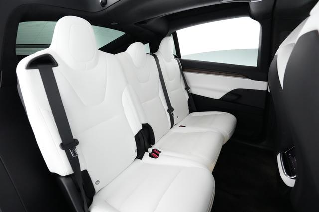 2022 Tesla Model X — photo 4 of 22
