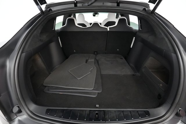 2022 Tesla Model X — photo 6 of 22