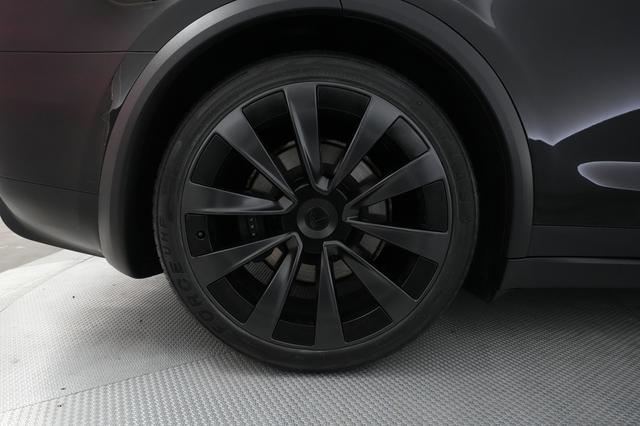 2022 Tesla Model X — photo 7 of 22
