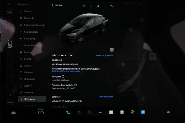 2022 Tesla Model X — photo 5 of 22