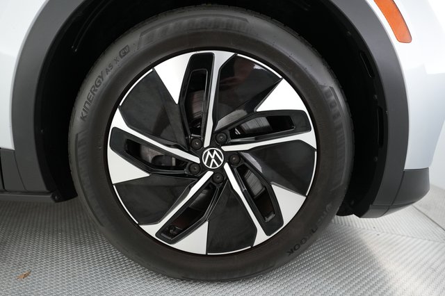 2021 Volkswagen ID.4 — photo 17 of 25