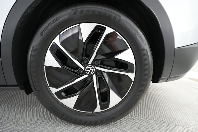 2021 Volkswagen ID.4 — photo 16 of 25