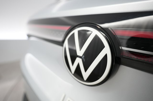 2021 Volkswagen ID.4 — photo 21 of 25