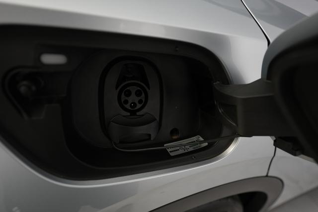 2021 Volkswagen ID.4 — photo 8 of 25