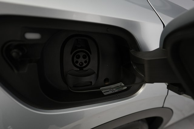 2021 Volkswagen ID.4 — photo 8 of 25
