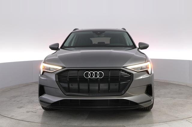 2021 Audi e-tron — photo 9 of 23