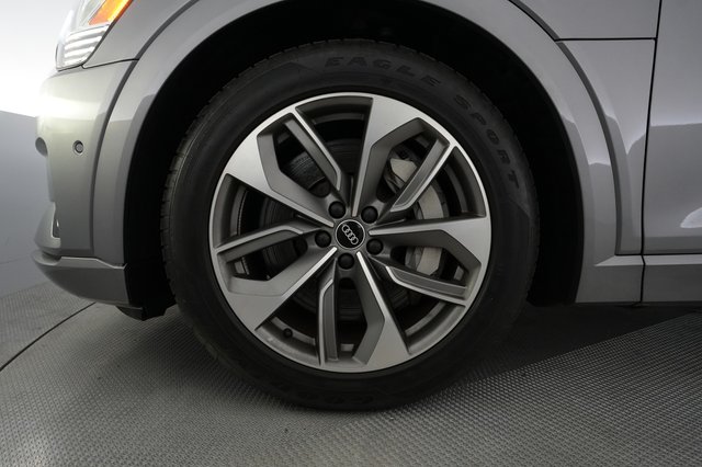2021 Audi e-tron — photo 17 of 23
