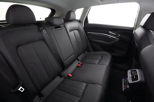 2021 Audi e-tron — photo 4 of 23