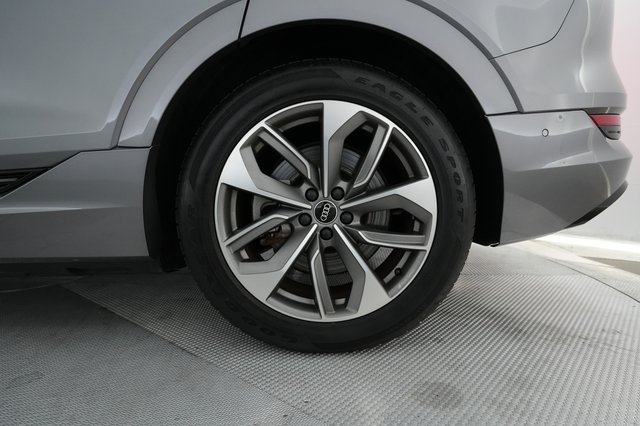 2021 Audi e-tron — photo 7 of 23