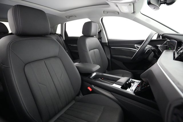 2021 Audi e-tron — photo 19 of 23