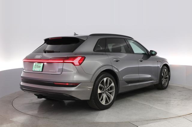 2021 Audi e-tron — photo 2 of 23