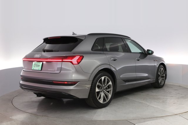 2021 Audi e-tron — photo 2 of 23