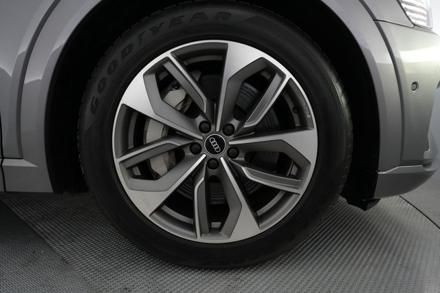 2021 Audi e-tron — photo 16 of 23
