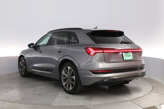 2021 Audi e-tron — photo 13 of 23