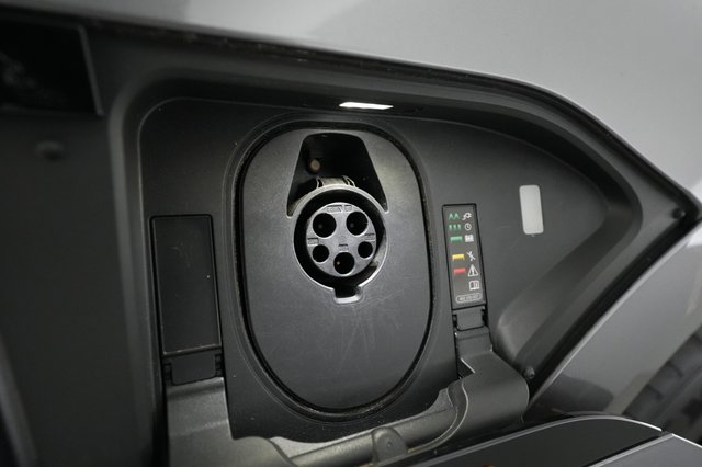 2021 Audi e-tron — photo 21 of 23