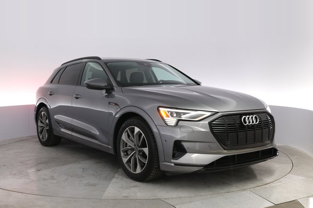 2021 Audi e-tron — photo 10 of 23