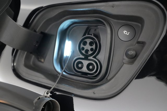 2023 Volvo XC40 Recharge — photo 8 of 22