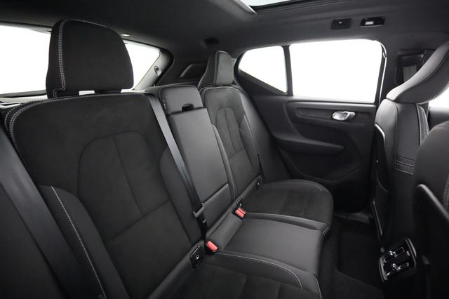 2023 Volvo XC40 Recharge — photo 4 of 22