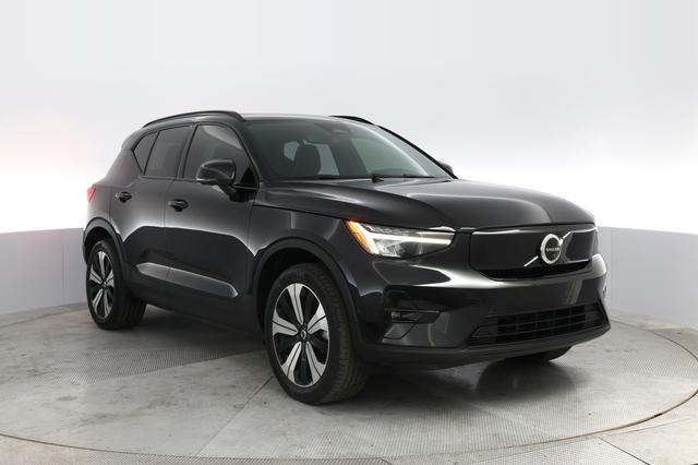 2023 Volvo XC40 Recharge — photo 10 of 22