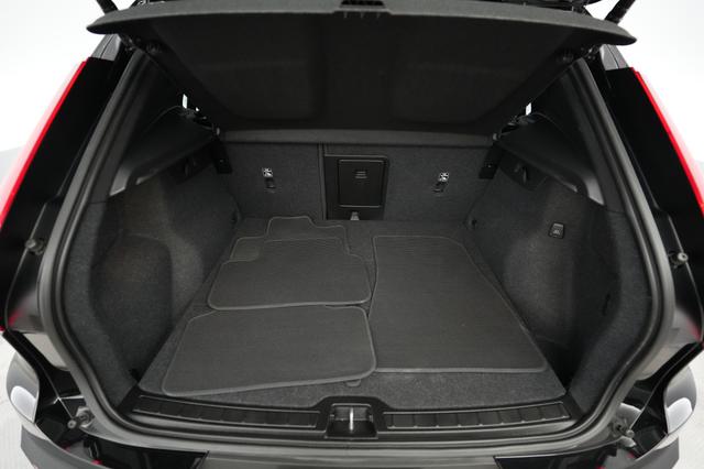 2023 Volvo XC40 Recharge — photo 6 of 22