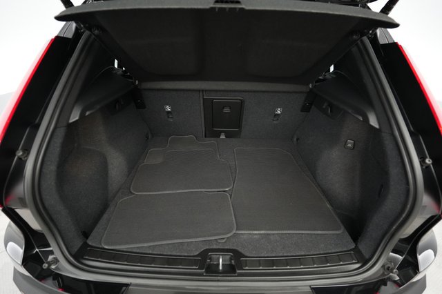 2023 Volvo XC40 Recharge — photo 6 of 22