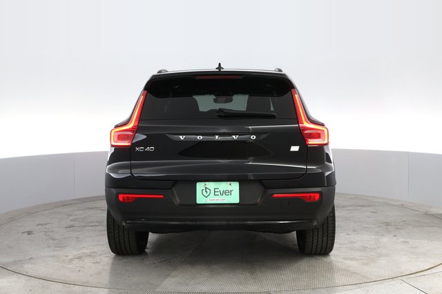 2023 Volvo XC40 Recharge — photo 12 of 22