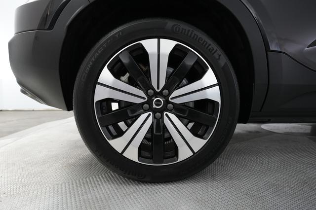 2023 Volvo XC40 Recharge — photo 7 of 22