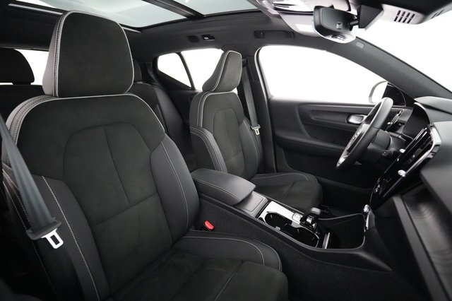 2023 Volvo XC40 Recharge — photo 18 of 22