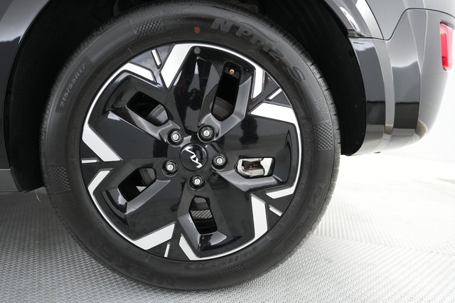 2024 Kia Niro EV — photo 16 of 23