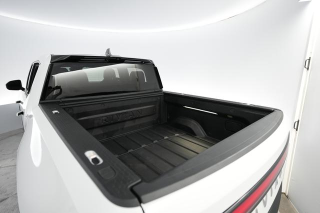 2023 Rivian R1T — photo 6 of 26