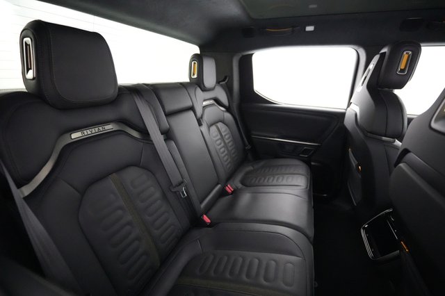 2023 Rivian R1T — photo 4 of 26