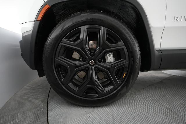 2023 Rivian R1T — photo 7 of 26