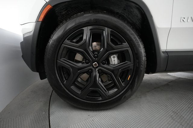 2023 Rivian R1T — photo 7 of 26