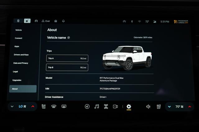 2023 Rivian R1T — photo 5 of 26