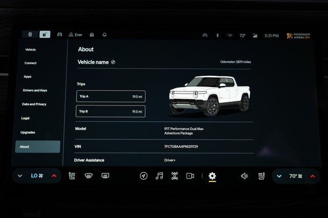 2023 Rivian R1T — photo 5 of 26