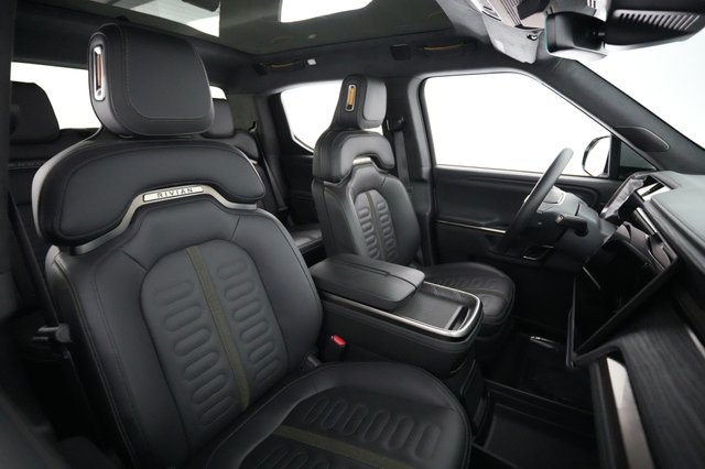 2023 Rivian R1T — photo 19 of 26