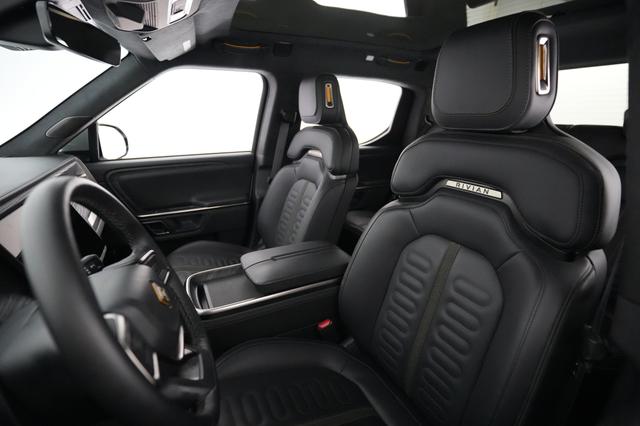 2023 Rivian R1T — photo 3 of 26