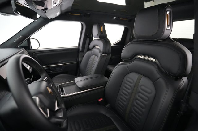 2023 Rivian R1T — photo 3 of 26