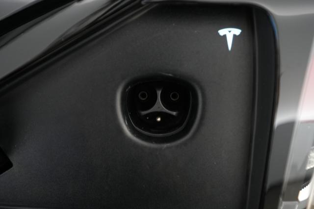 2023 Tesla Model X — photo 8 of 19