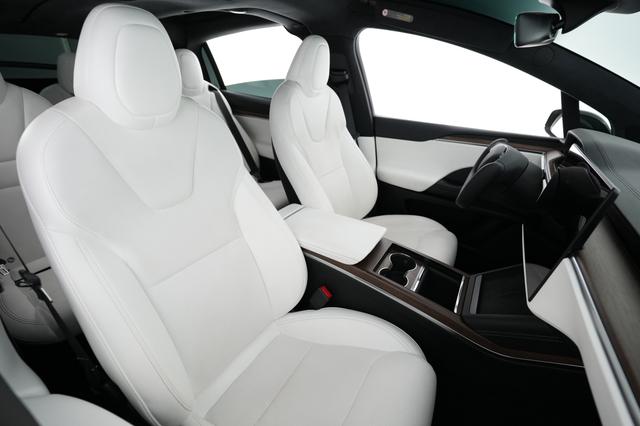2023 Tesla Model X — photo 4 of 19