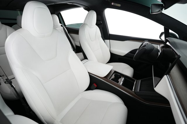 2023 Tesla Model X — photo 4 of 19