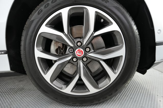 2020 Jaguar I-Pace — photo 15 of 23